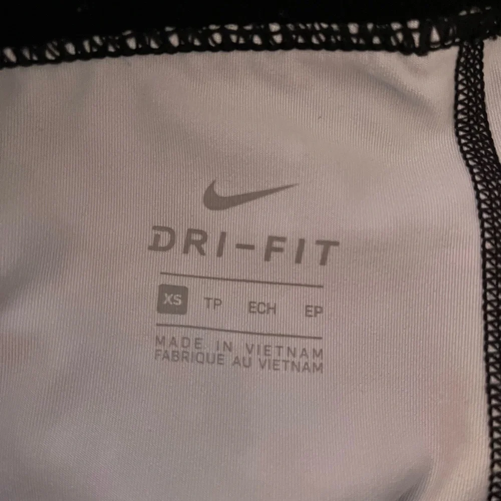 Nike Pro Cropped Athletic Leggings XS